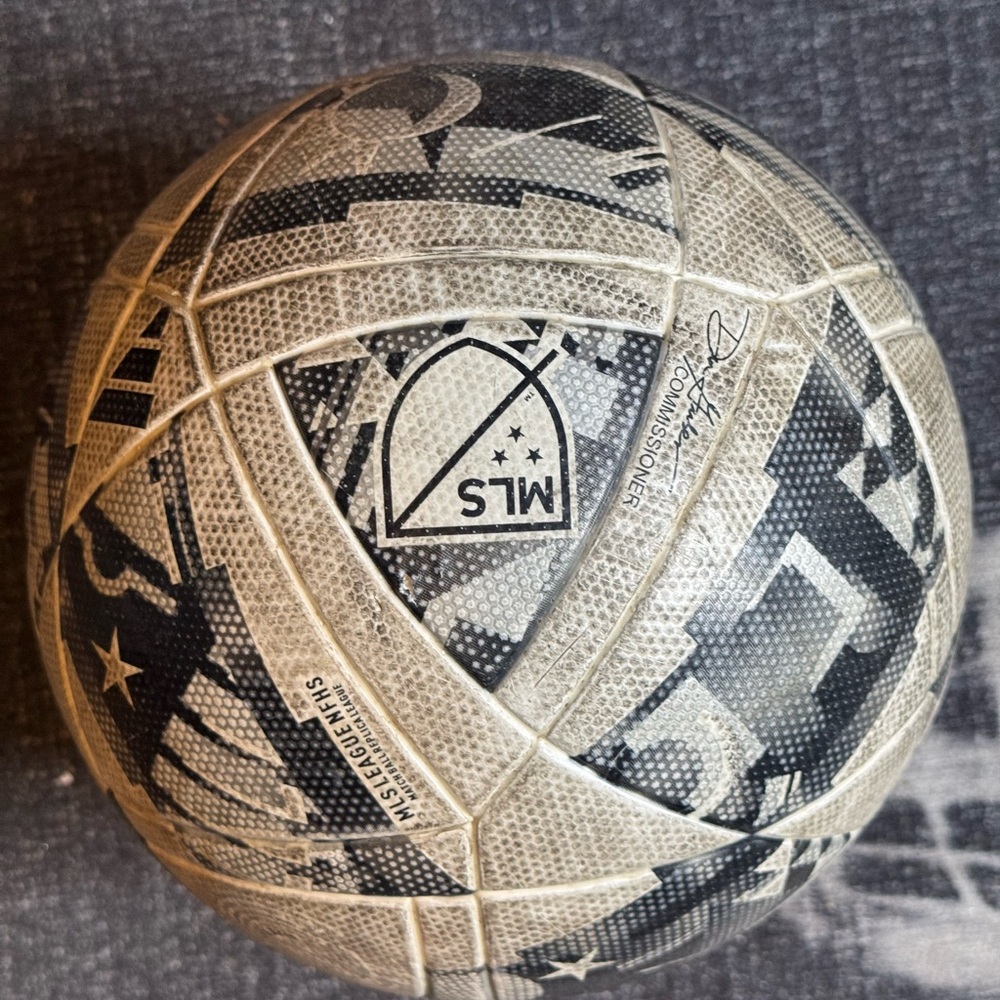 Lot of 2 FIFA Quality/ Basic Size 5 Ball Set - Picture 3 of 5